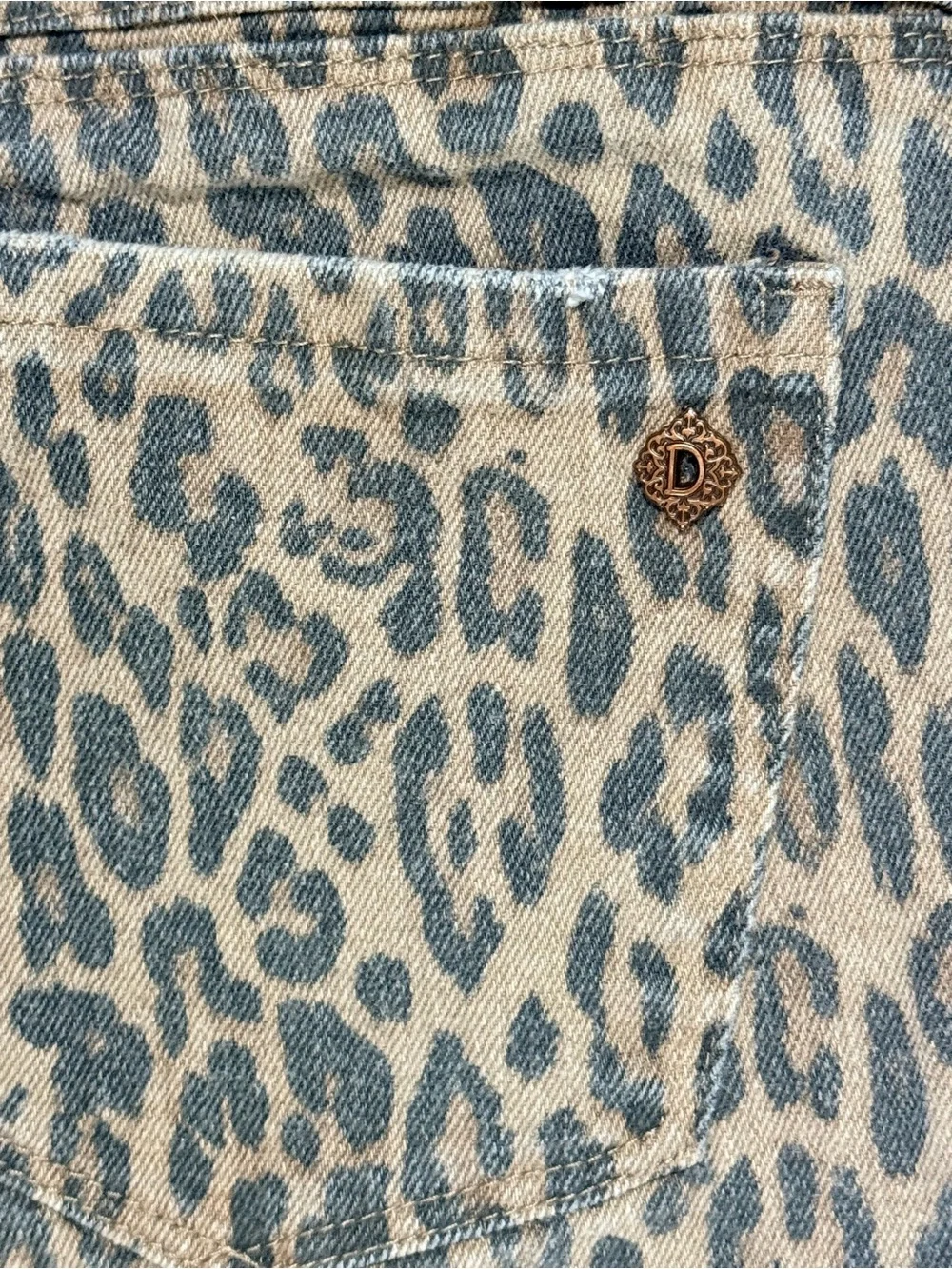 Democracy “Ab”solution Leopard Print Cropped Barrel/Cargo Jeans Size 4